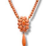 Splendida collana da donna con corallo Sciacca a bottoni, un gioiello made in Italy di Patricia Oro Creations, perfetto per un'idea regalo preziosa. (Vista 2)