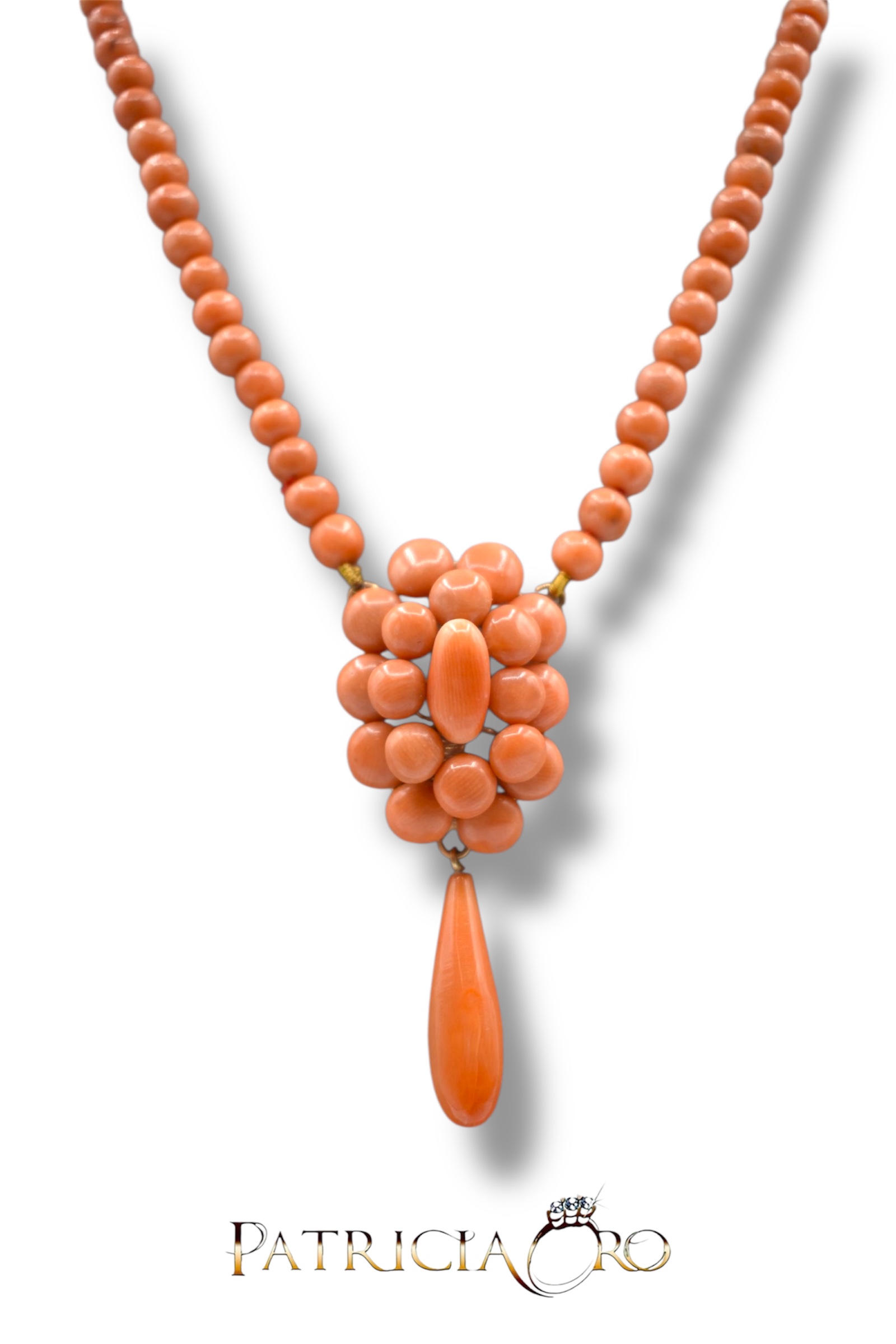 Splendida collana da donna con corallo Sciacca a bottoni, un gioiello made in Italy di Patricia Oro Creations, perfetto per un'idea regalo preziosa. (Vista 2)