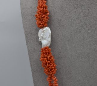 Splendida collana Corallo Sciacca con perla, un gioiello made in italy di Patricia Oro Creations, perfetto per un'idea regalo preziosa. (Vista 2)