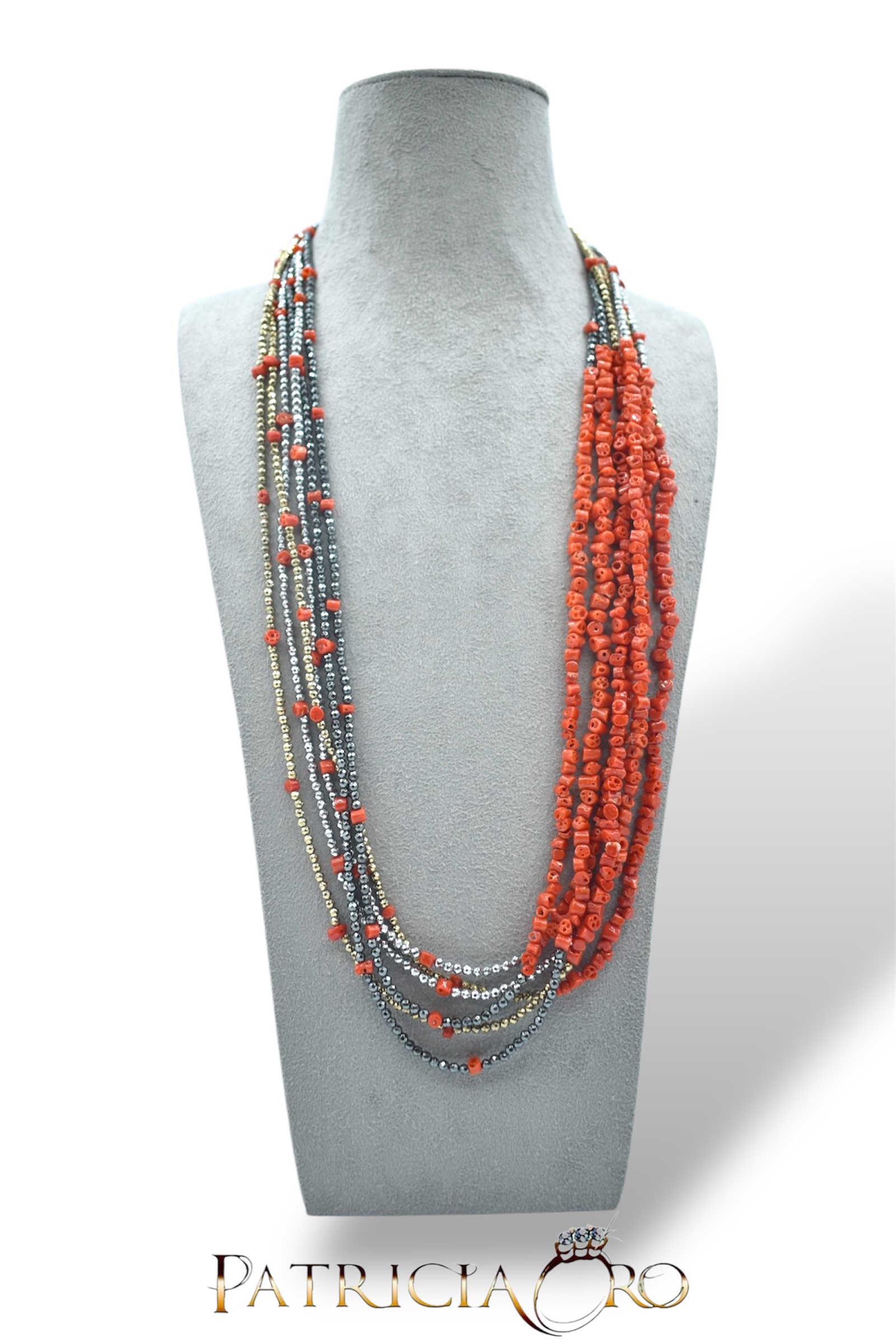 Splendida collana in Corallo Sciacca e Ematite, un gioiello made in Italy di Patricia Oro Creations, perfetto per un'idea regalo preziosa.
