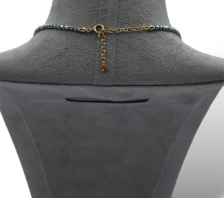 Splendida Collana Corallo Sciacca e Ematite Silver, un gioiello made in italy di Patricia Oro Creations, perfetto per un'eleganza senza tempo. (Vista 2)