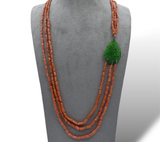 Splendida collana in Corallo Sciacca e Giada, un capolavoro di gioielli made in italy, perfetto per un'occasione speciale.