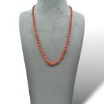 Collana in Corallo Sciacca con sassi e chiusura in oro, un gioiello made in italy di Patricia Oro Creations, perfetto per un'idea regalo preziosa.