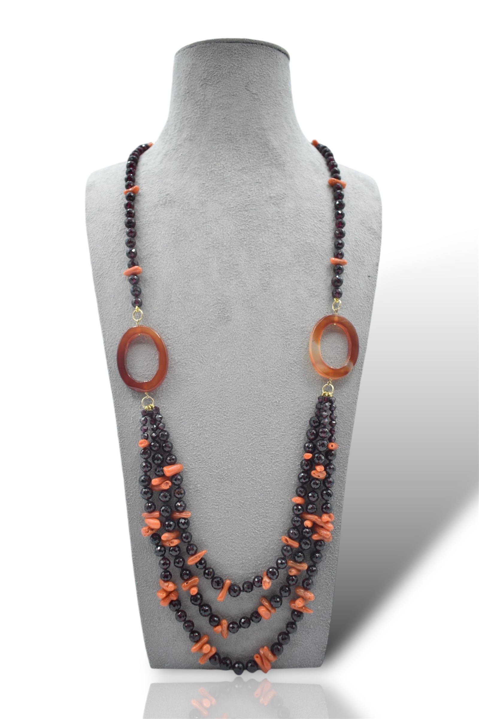 Splendida Collana Corallo Sciacca con granato, un gioiello made in italy di Patricia Oro Creations, perfetto per un'idea regalo preziosa.