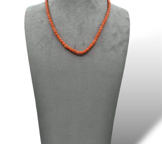 Splendida Collana in Corallo Sciacca con chiusura in oro, un gioiello made in italy di Patricia Oro Creations, perfetto per un'occasione speciale.