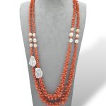 Splendida collana in Corallo Sciacca e Perle, un gioiello di lusso perfetto per un'occasione speciale.