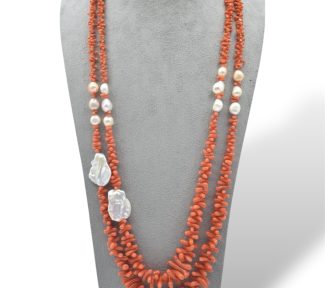 Splendida collana in Corallo Sciacca e Perle, un gioiello di lusso perfetto per un'occasione speciale.