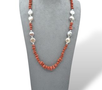 Splendida collana con Corallo Sciacca e Perle, un gioiello made in italy di Patricia Oro Creations, perfetto per un'occasione speciale.
