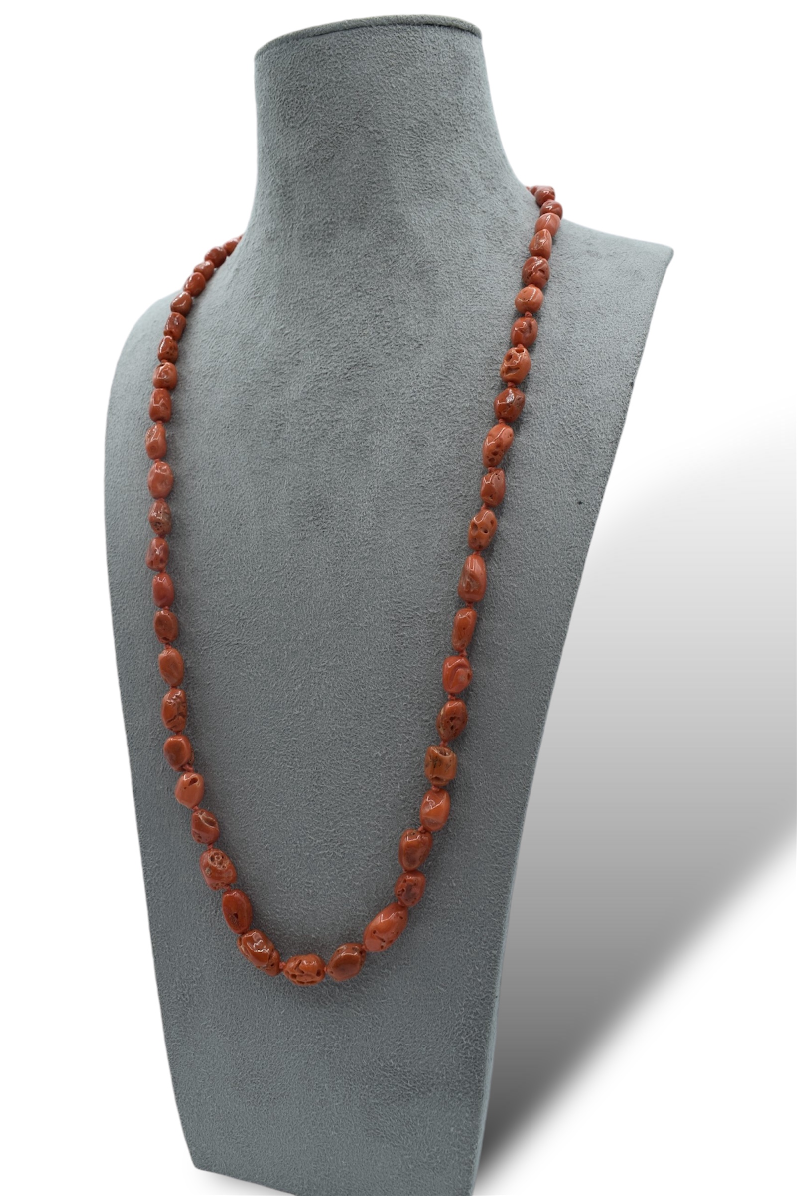 Splendida Collana Corallo Sciacca Sassi di Patricia Oro Creations, un gioiello made in italy di alta gioielleria, perfetto per un'idea regalo preziosa. (Vista 2)