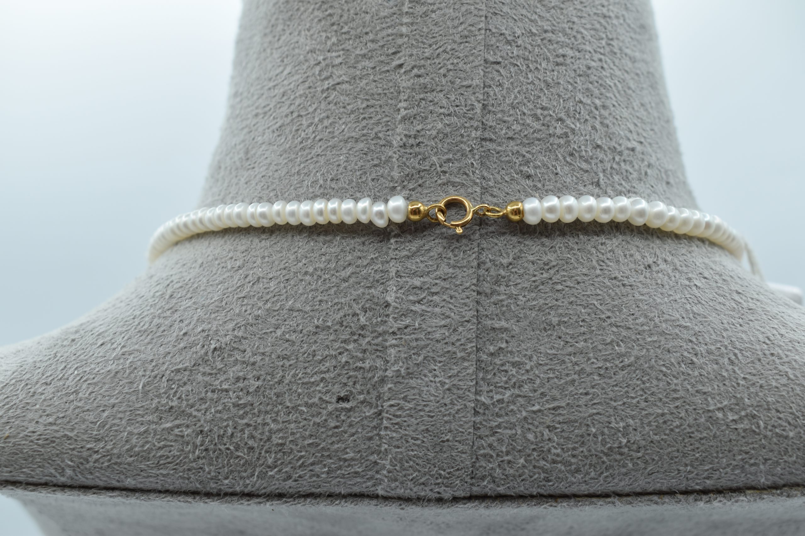Collana di Perle con Cammeo. Oro 750%
