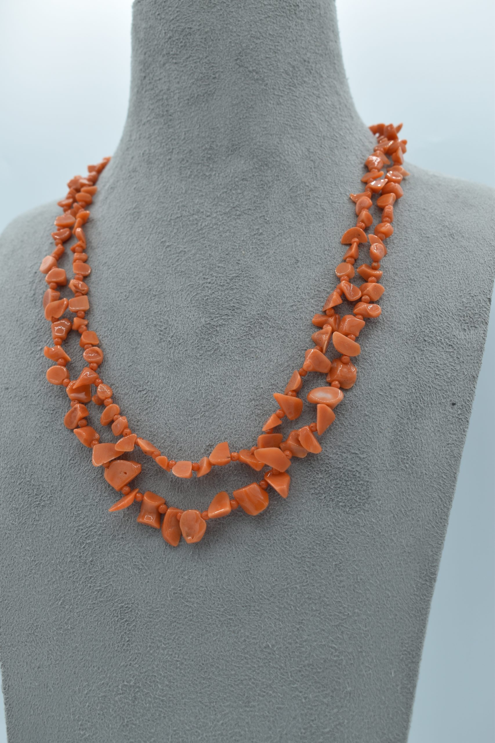 Collana donna con Corallo vero Collana da donna con corallo vero, un gioiello made in italy di Patricia Oro Creations, perfetto per un regalo prezioso. (Vista 2)