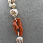 Collana da donna Patricia Oro Creations con perle e corallo naturale, un gioiello made in italy di alta gioielleria. (Vista 2)