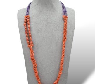 Splendida collana da donna con corallo e ametista, un gioiello made in italy di Patricia Oro Creations, perfetto per un regalo prezioso.