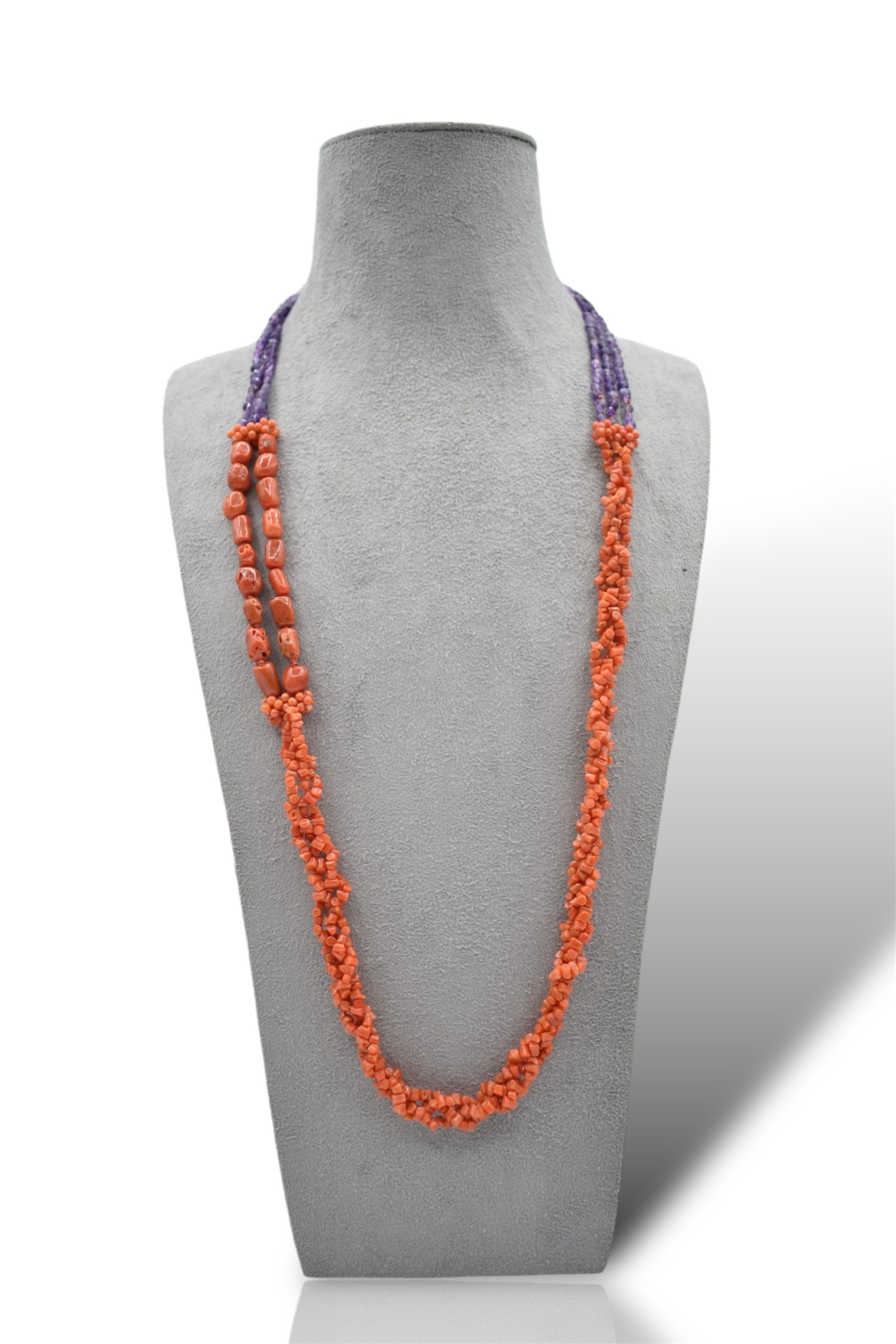 Splendida collana da donna con corallo e ametista, un gioiello made in italy di Patricia Oro Creations, perfetto per un regalo prezioso.