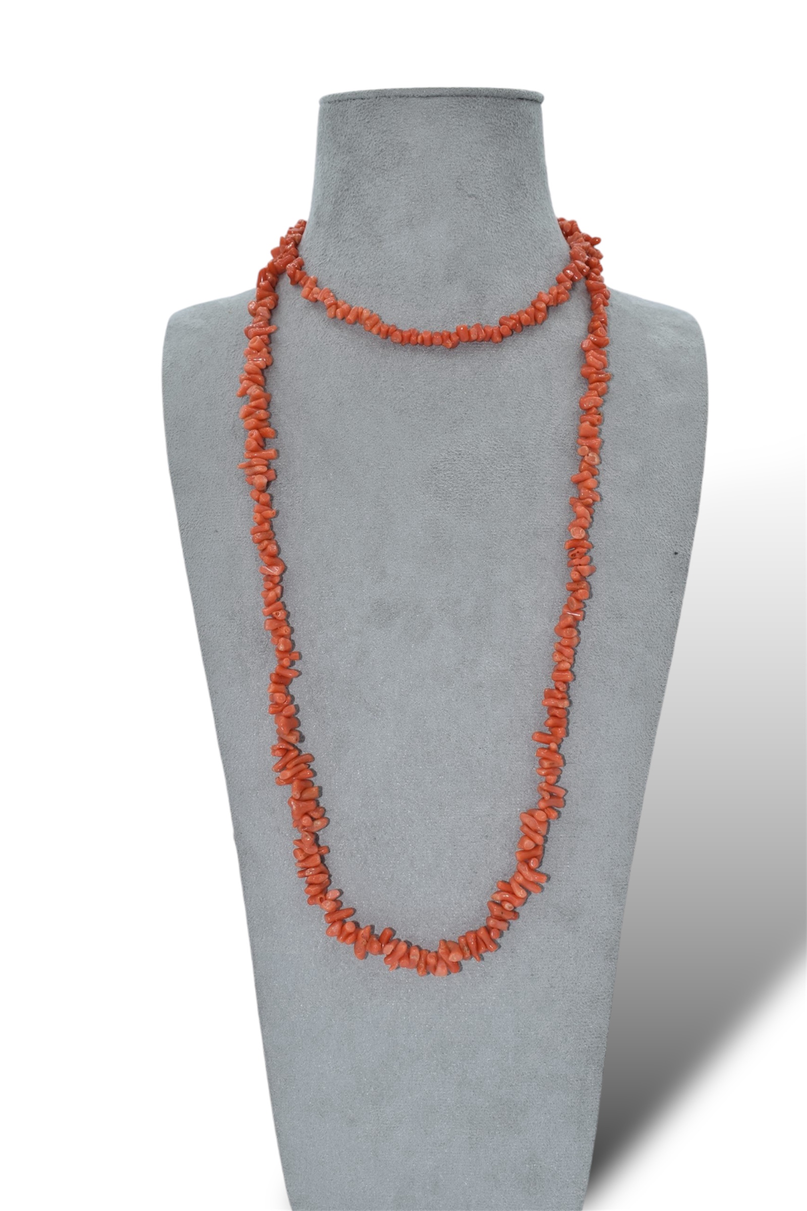 Collana da donna con corallo naturale, un gioiello made in Italy di Patricia Oro Creations, perfetto per un'idea regalo preziosa.