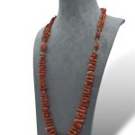 Collana da donna con corallo naturale, un gioiello made in Italy di Patricia Oro Creations, perfetto per un'idea regalo preziosa. (Vista 2)