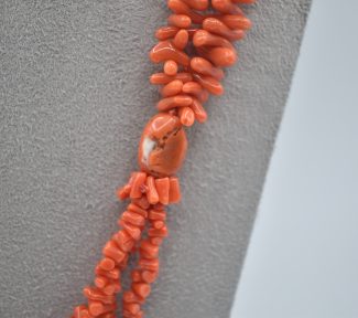 Splendida collana da donna con Corallo Sciacca, un gioiello made in Italy di Patricia Oro Creations, perfetto per un'idea regalo preziosa. (Vista 2)