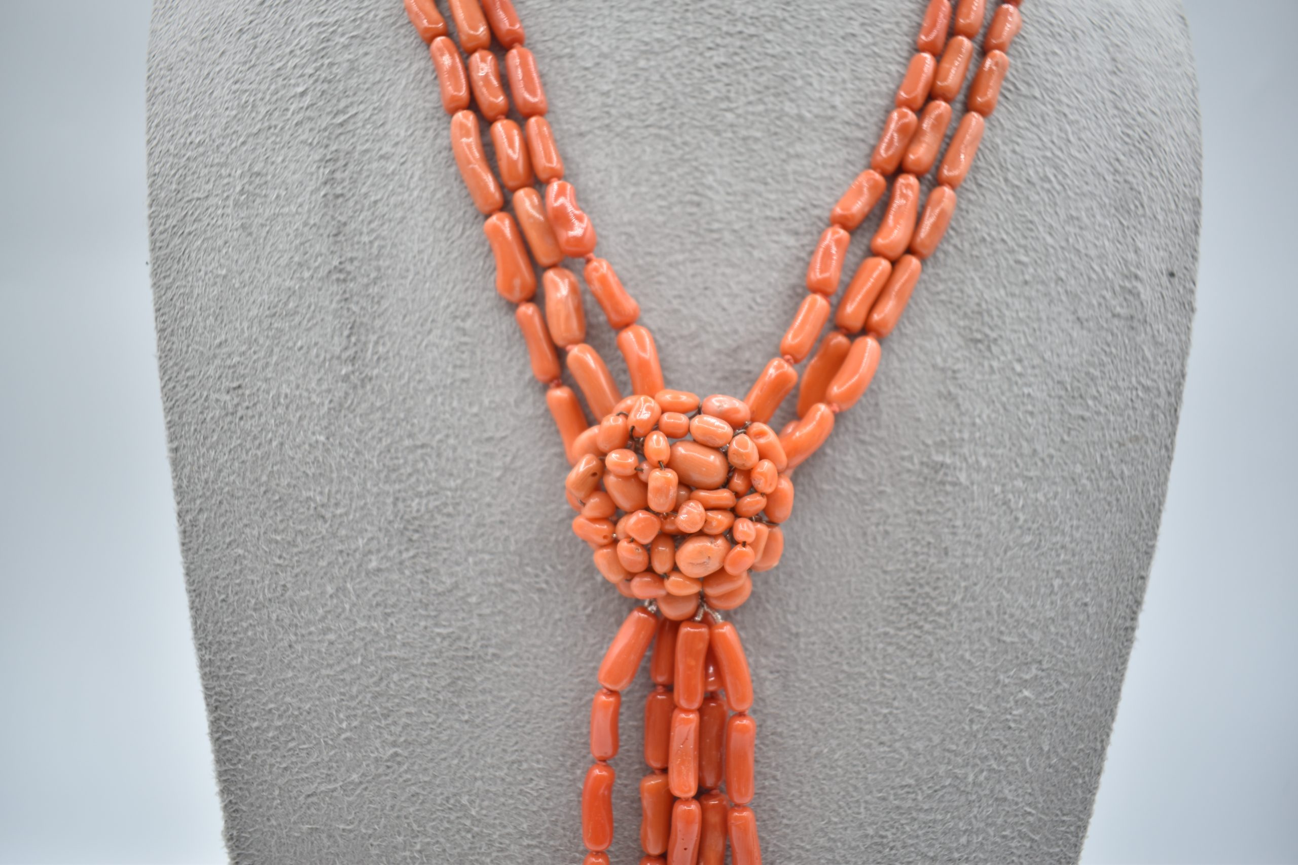 Splendida Collana Donna Corallo Sciacca, un gioiello made in italy di Patricia Oro Creations, perfetto per un regalo prezioso. (Vista 2)