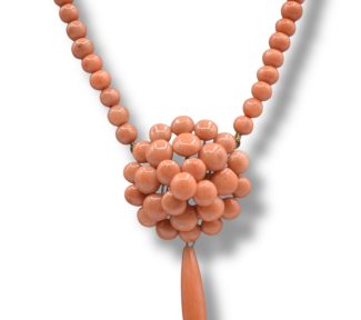 Splendida collana da donna in corallo Sciacca con bottoni, un gioiello made in Italy di Patricia Oro Creations, perfetto per un'idea regalo preziosa. (Vista 2)