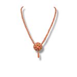 Splendida collana da donna in corallo Sciacca con bottoni, un gioiello made in Italy di Patricia Oro Creations, perfetto per un'idea regalo preziosa.