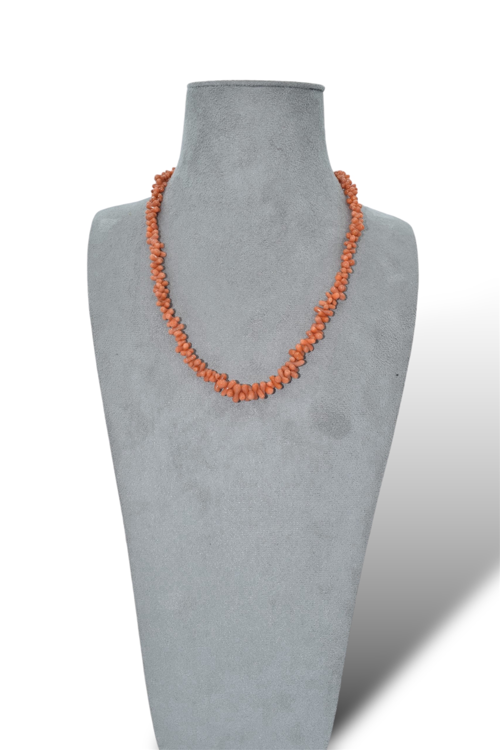 Splendida collana da donna in Corallo Sciacca, un gioiello made in Italy di Patricia Oro Creations, perfetto per un'idea regalo preziosa.