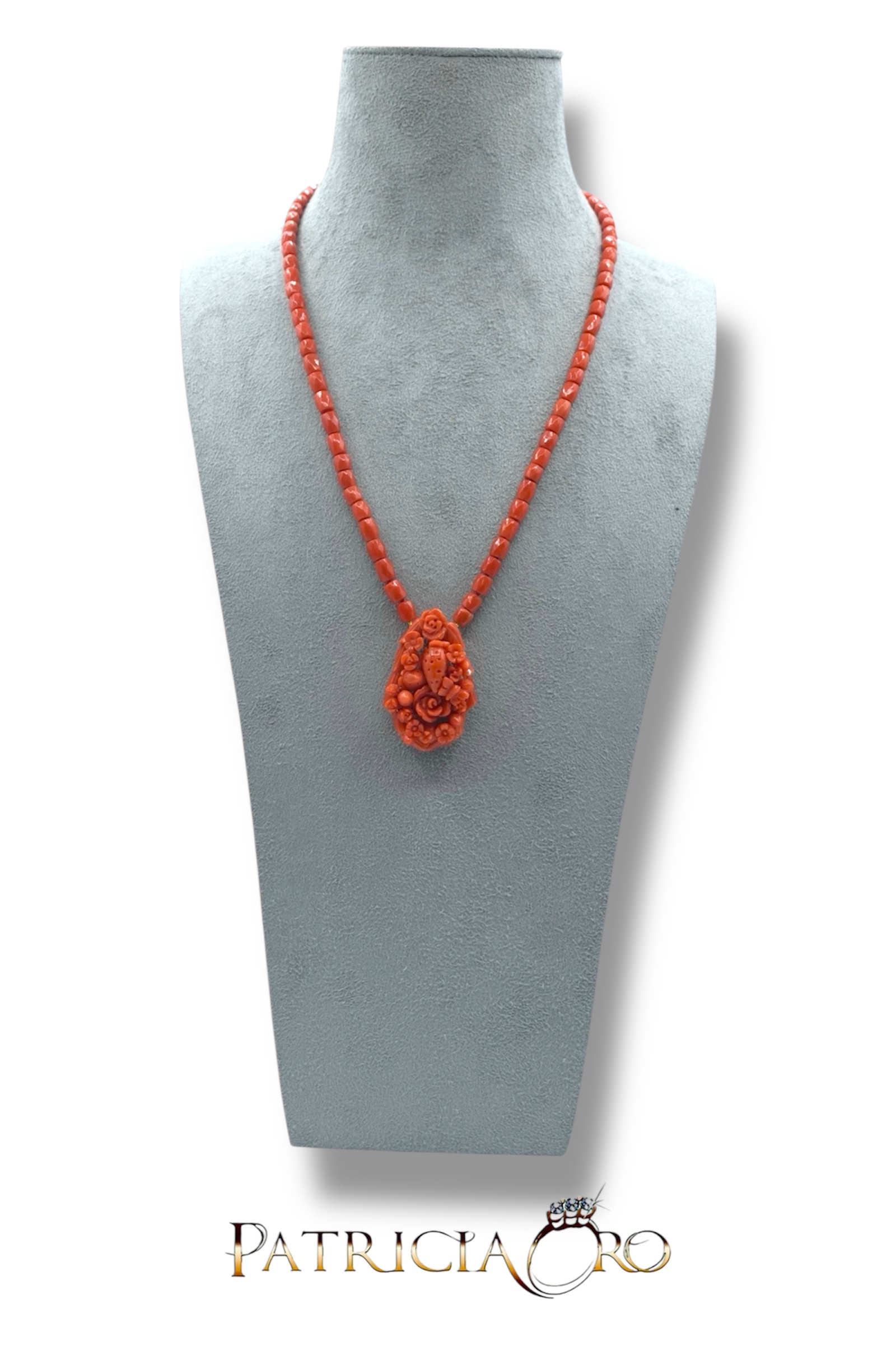Splendida collana da donna in corallo Sciacca di Patricia Oro Creations, un gioiello made in italy di alta gioielleria. (Vista 2)