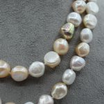 Splendida Collana Girocollo a 2 fili con Perle Barocche, un gioiello di lusso perfetto per un'occasione speciale. (Vista 3)