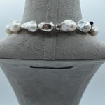 Splendida collana girocollo di perle barocche, un gioiello di lusso perfetto per un'occasione speciale. (Vista 3)