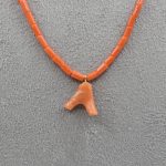 Collana girocollo da uomo in Corallo Sciacca, un gioiello made in italy di Patricia Oro Creations, perfetto per un regalo prezioso. (Vista 2)
