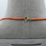 Collana girocollo da uomo in Corallo Sciacca, un gioiello made in italy di Patricia Oro Creations, perfetto per un regalo prezioso. (Vista 3)