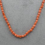 Collana girocollo da uomo in Corallo Sciacca, un gioiello made in italy di Patricia Oro Creations, perfetto per un regalo prezioso. (Vista 2)