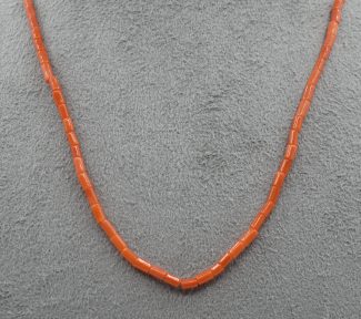 Collana girocollo da uomo in Corallo Sciacca, un gioiello made in italy di Patricia Oro Creations, perfetto per un regalo prezioso. (Vista 2)