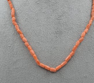 Collana girocollo da uomo in Corallo Sciacca, un gioiello made in italy di Patricia Oro Creations, perfetto per un regalo prezioso. (Vista 2)