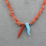 Collana girocollo da uomo in Corallo Sciacca e Corno, un gioiello made in italy di Patricia Oro Creations, perfetto per un regalo prezioso. (Vista 2)