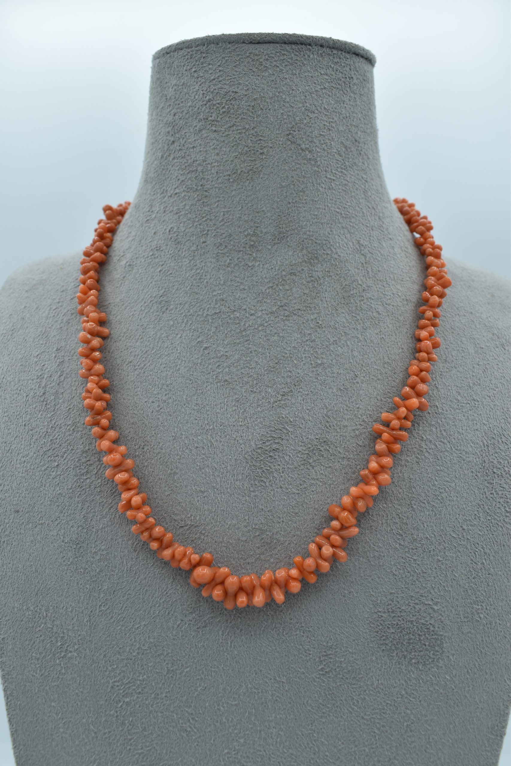 Collana in Corallo Sciacca con Chiusura in Argento 925 Collana da donna con corallo naturale, un gioiello made in Italy di Patricia Oro Creations, perfetto per un'idea regalo preziosa. (Vista 2)