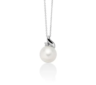 Scopri l'eleganza senza tempo della Collana Miluna Perla e Diamanti in oro bianco 750, un gioiello di lusso perfetto per un'idea regalo preziosa.