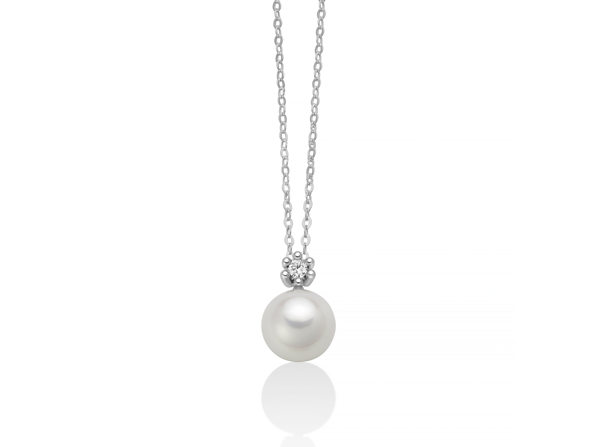 La Collana Miluna Perle e Diamanti in oro 18kt è un gioiello di alta gioielleria, perfetto per chi cerca l'eleganza senza tempo. Un'idea regalo preziosa con diamanti scintillanti.