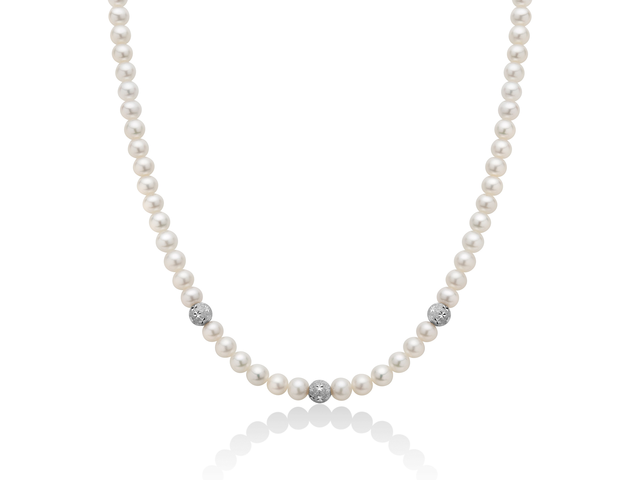 Collana Miluna Perle e Oro 18k: un capolavoro di gioielleria made in italy, simbolo di eleganza e raffinatezza.