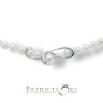 Scopri l'eleganza senza tempo della Collana Miluna di Perle e Oro 18kt, un gioiello di lusso perfetto per un'occasione speciale.