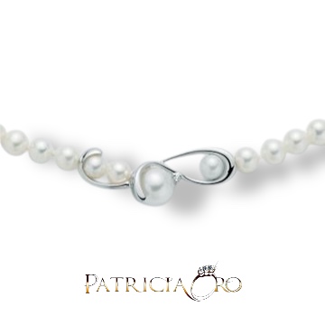 Scopri l'eleganza senza tempo della Collana Miluna di Perle e Oro 18kt, un gioiello di lusso perfetto per un'occasione speciale.