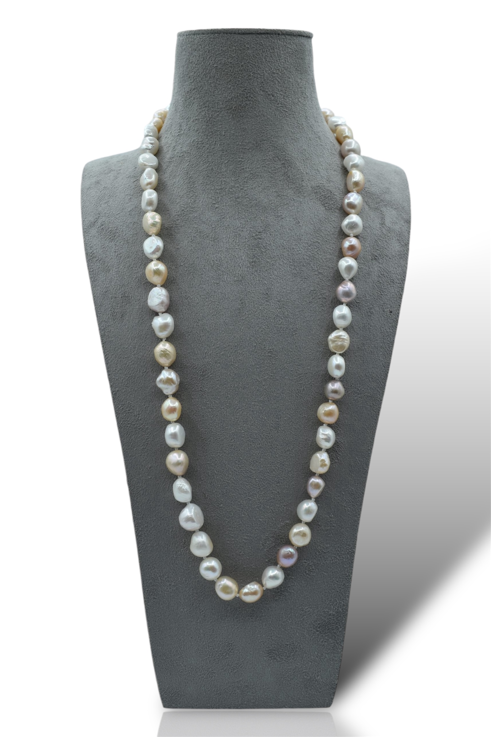 Splendida collana di perle barocche, un gioiello di lusso perfetto per un'occasione speciale.