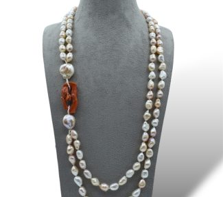 Collana da donna Patricia Oro Creations con perle e corallo naturale, un gioiello made in italy di alta gioielleria.