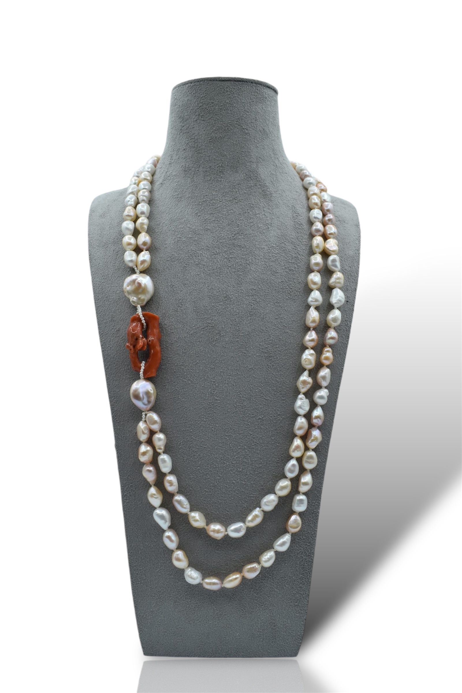 Collana da donna Patricia Oro Creations con perle e corallo naturale, un gioiello made in italy di alta gioielleria.