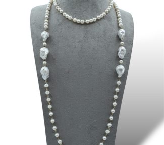 Splendida collana di perle e ematite, un gioiello made in italy di Patricia Oro Creations, perfetto per un'eleganza senza tempo.