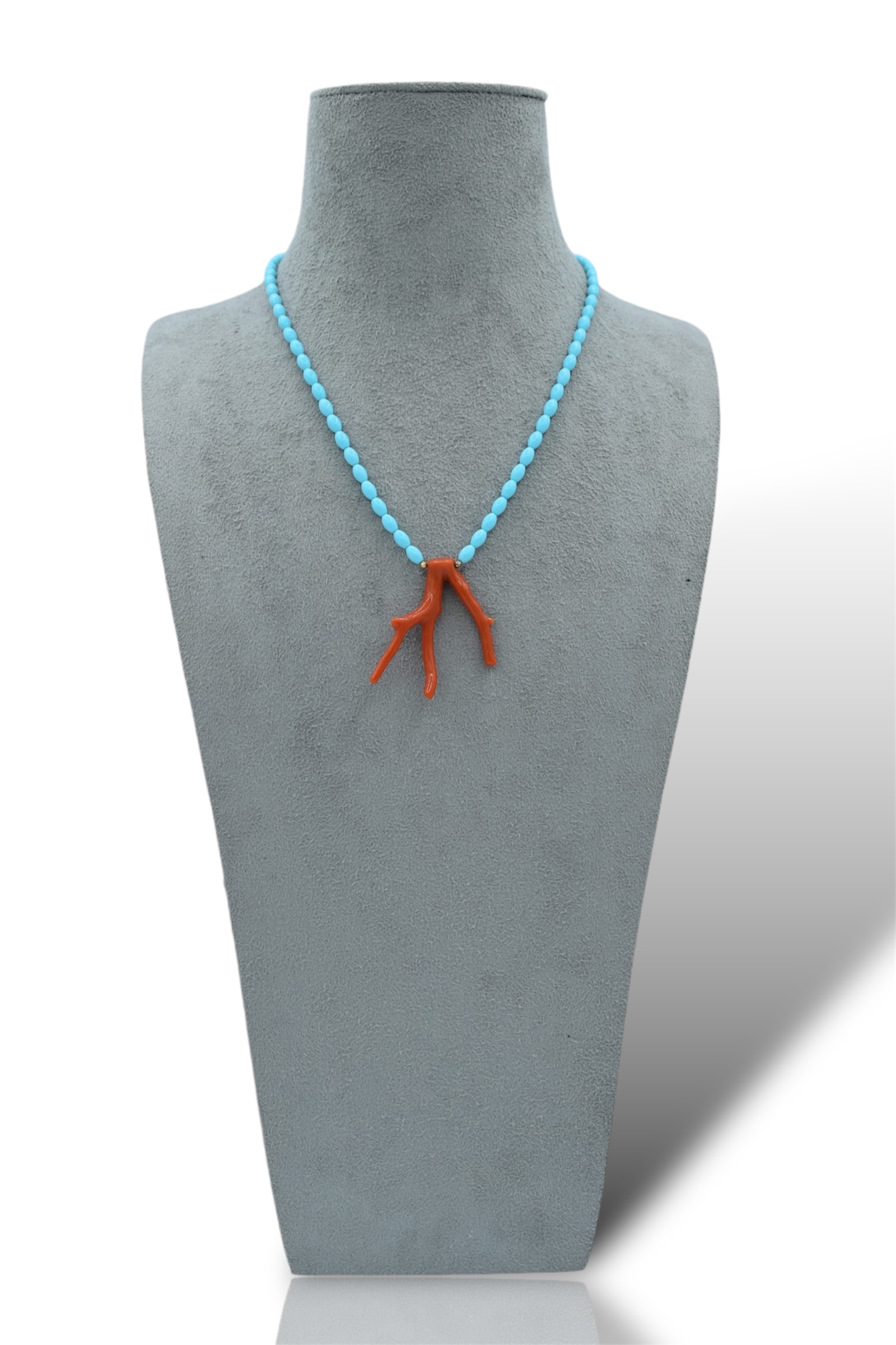 Splendida collana con ramo di corallo Sciacca e turchese, un gioiello made in italy di Patricia Oro Creations, perfetto per un'idea regalo preziosa.
