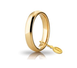 Fede Comoda UnoAerre 4mm: un gioiello made in Italy che incarna l'eleganza e l'amore eterno, perfetto per celebrare un'unione speciale.