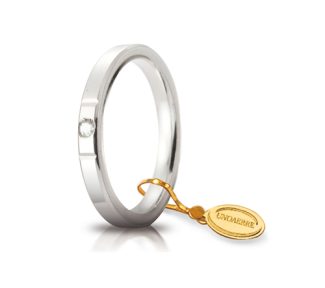 Fede UnoAerre Cerchi di Luce in oro bianco con diamante: un gioiello di alta manifattura, perfetto per celebrare l'amore. Scopri la collezione di gioielli diamanti.