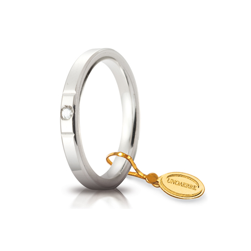 Fede UnoAerre Cerchi di Luce in oro bianco con diamante: un gioiello di alta manifattura, perfetto per celebrare l'amore. Scopri la collezione di gioielli diamanti.