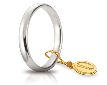 Scopri la fede UnoAerre Comoda in Oro Bianco da 3mm, un gioiello di lusso perfetto per celebrare l'amore eterno. Un'idea regalo preziosa.