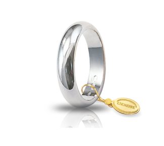 Scopri la fede UnoAerre Classica gr.7 in oro bianco, un gioiello di lusso perfetto per celebrare un momento speciale. Un'icona dell'alta gioielleria.